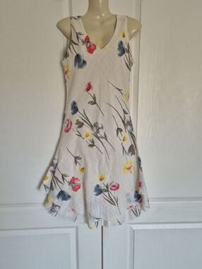 CHARLIE B White Floral V‑Neck Casual Dress with Pink Blue Yellow Accents